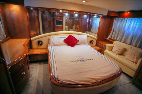 luna yacht | AED700/hour